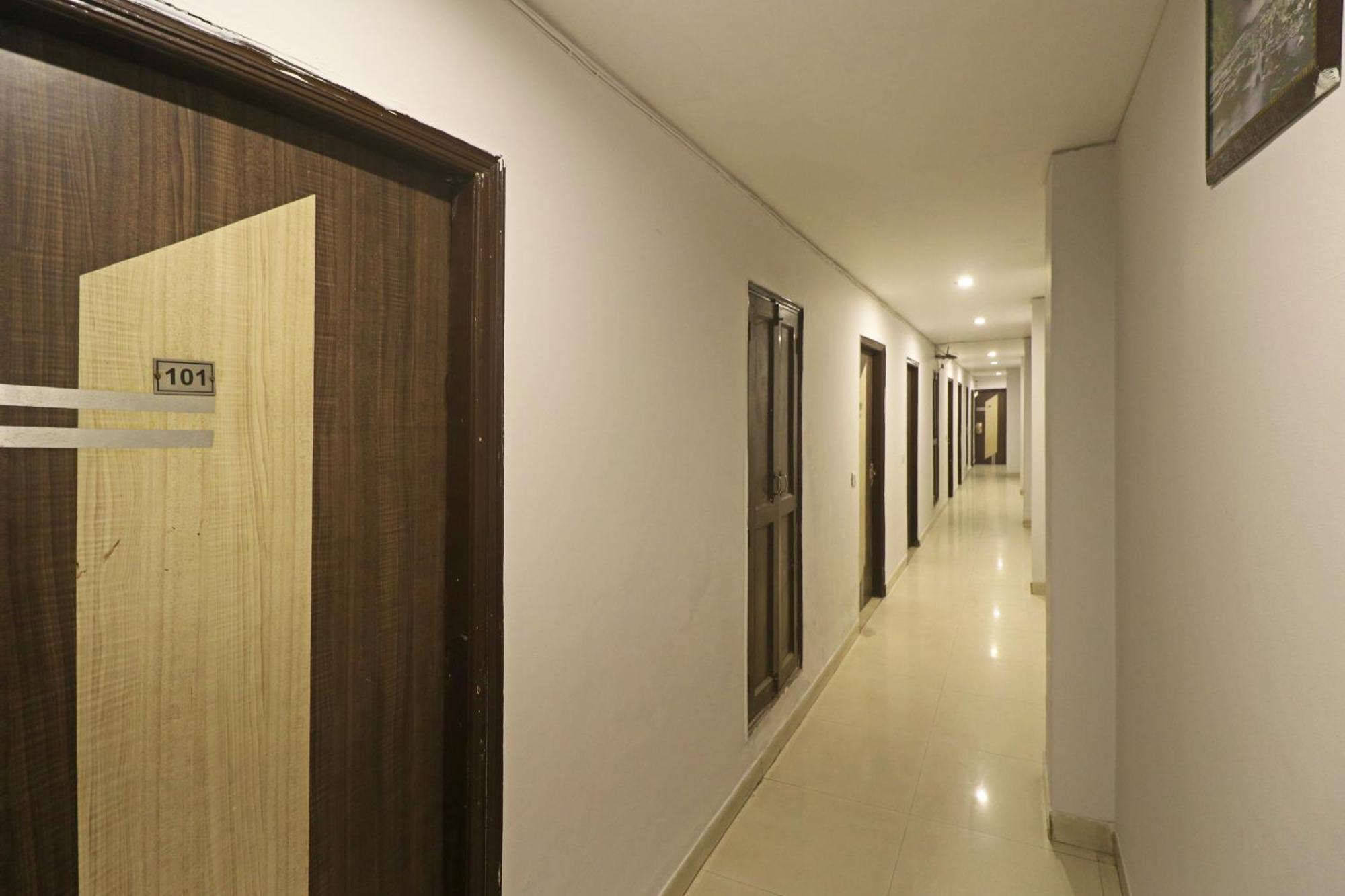 Airport Samara Inn New Delhi Exterior photo